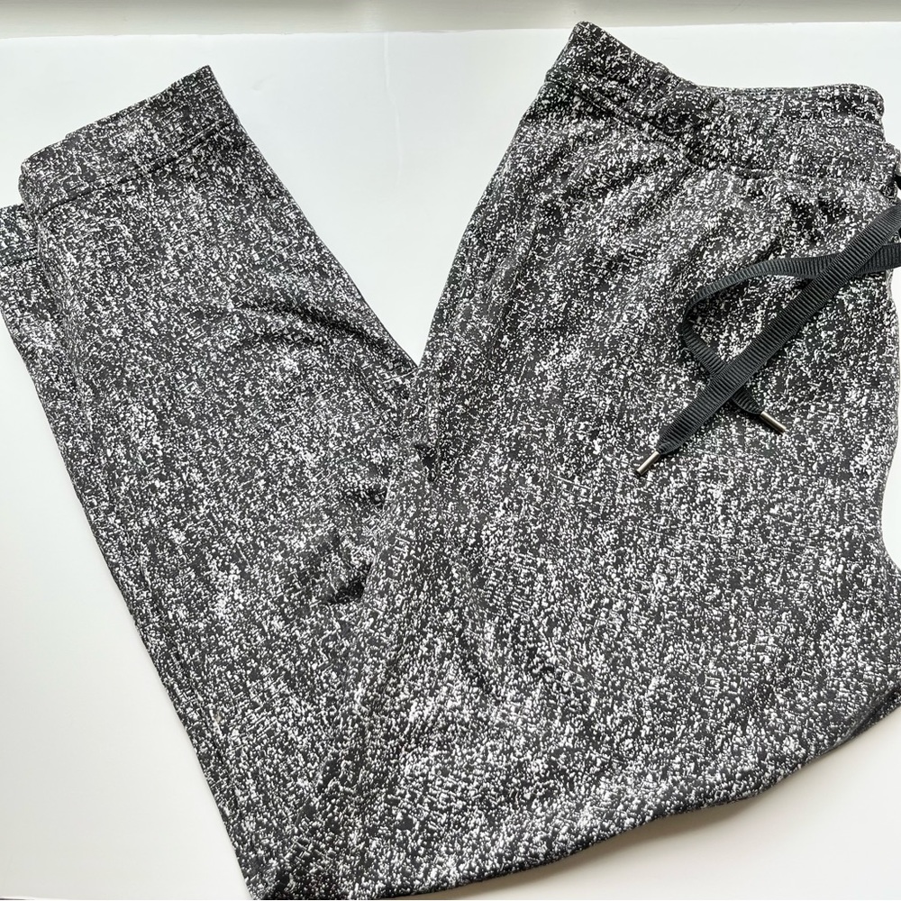 Lululemon Jet Jacquard Black Tapered Ankle Trouser - Picture 2 of 6